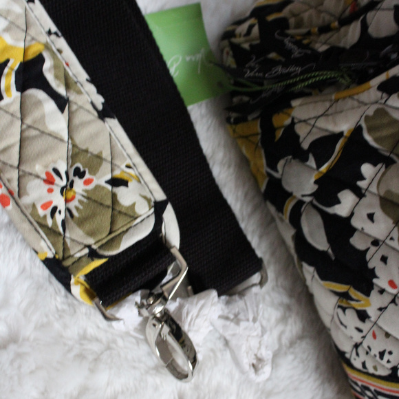 Vera Bradley Dogwood Weekender - Picture 4 of 7